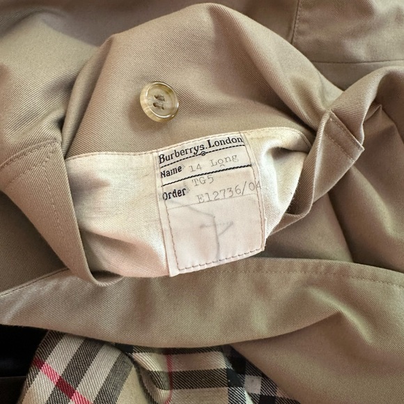 Classic Burberry Double Breasted Trench Coat - Picture 2 of 9